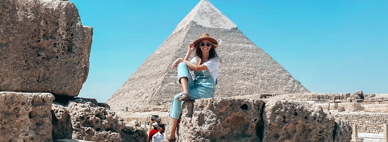 A wonderful picture of a woman in the pyramids A wonderful picture of a woman in the pyramids