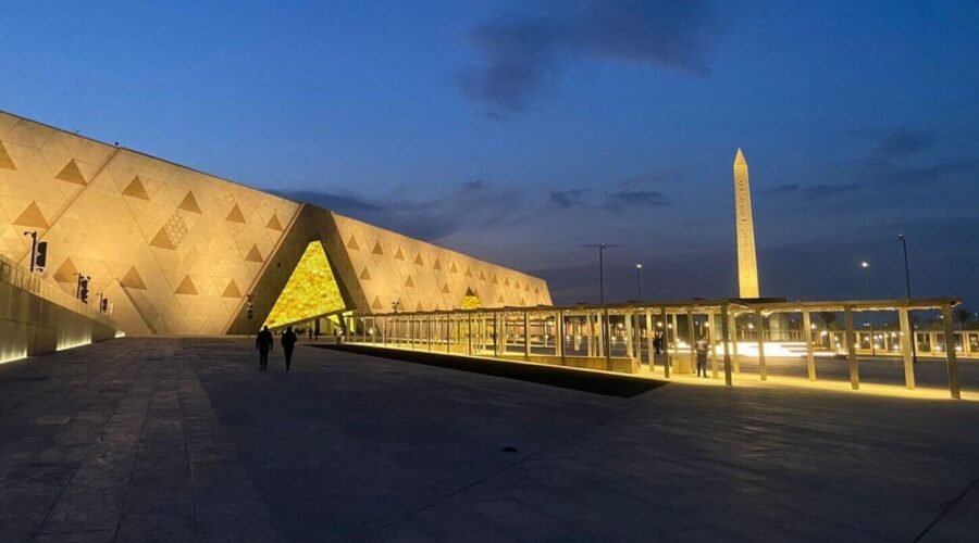 a picture of the main entrance to the grand egyptian museum in giza